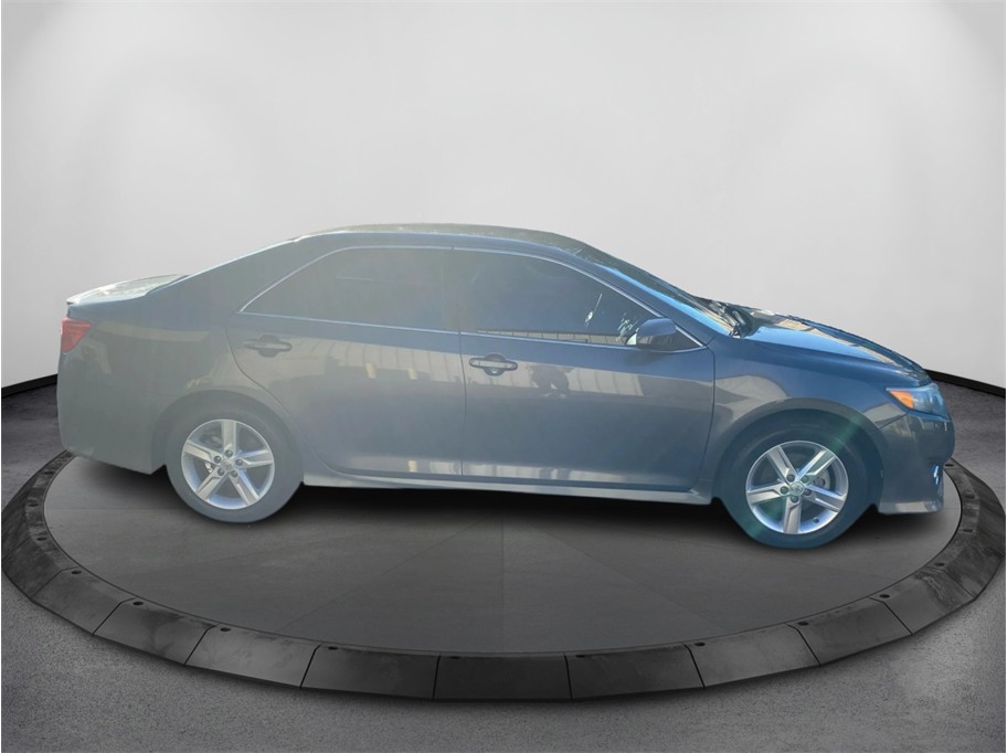 View vehicle photo 4