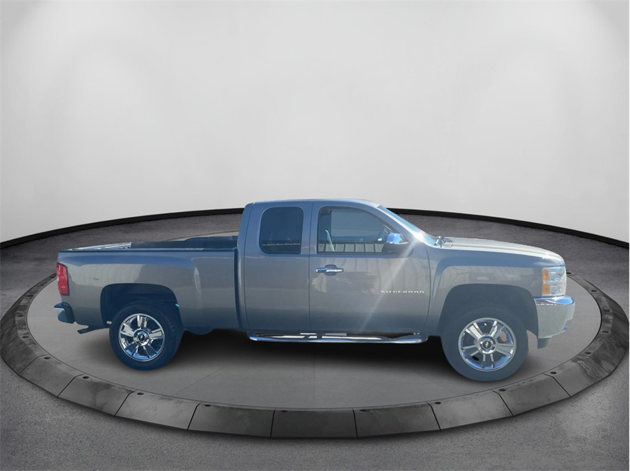 View vehicle photo 4