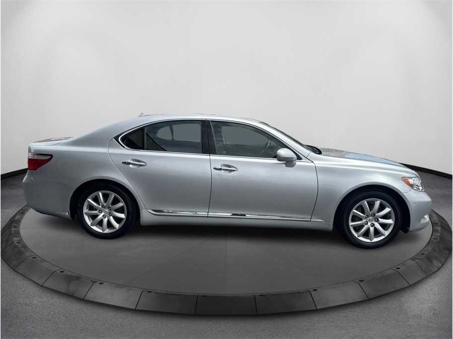View vehicle photo 4