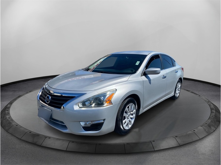 Silver 2013 Nissan Altima Sedan Front-Wheel Drive Continuously Variable Transmission