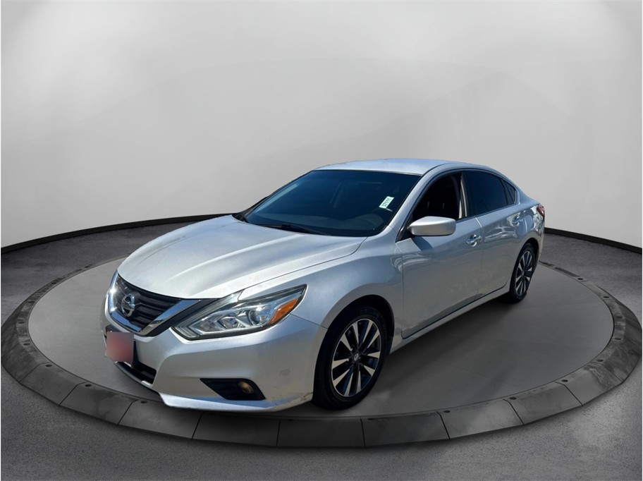 Silver 2017 Nissan Altima Sedan Front-Wheel Drive Continuously Variable Transmission