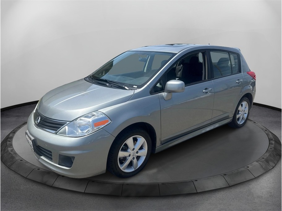 2011 Nissan Versa 1.8 SL Hatchback