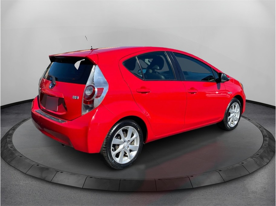 View vehicle photo 5