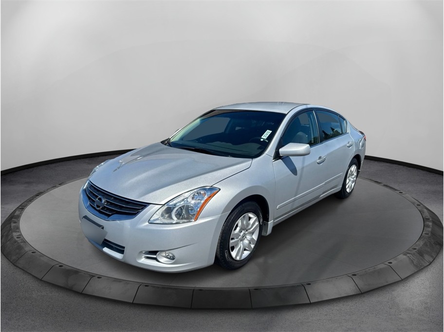 Silver 2010 Nissan Altima Sedan Front-Wheel Drive Continuously Variable Transmission