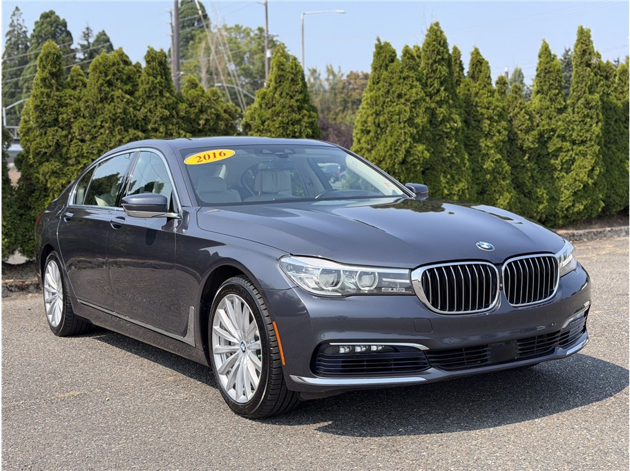 2016 BMW 7 Series 740i Sedan 4D