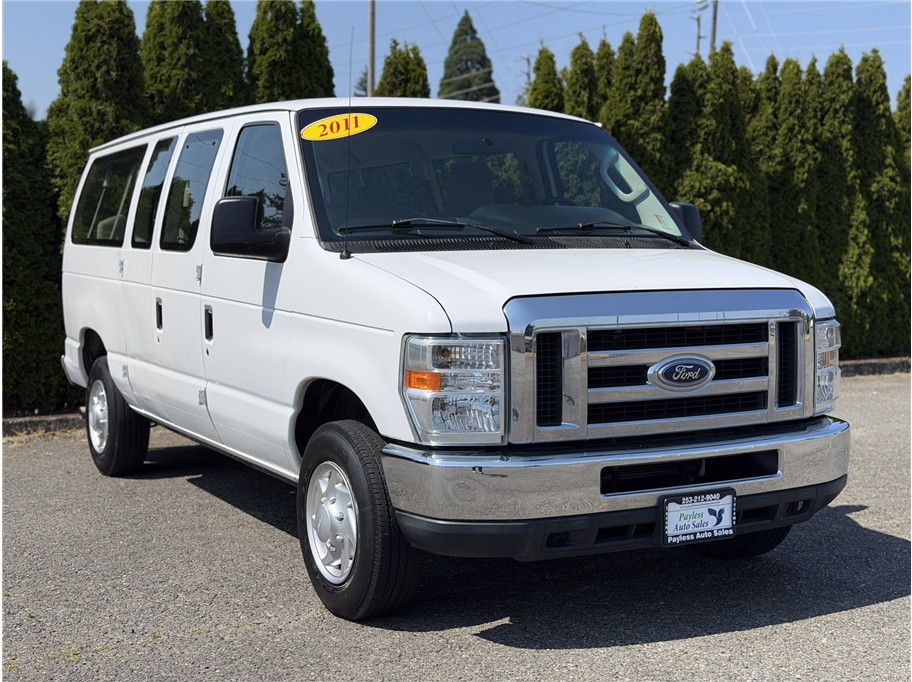 2011 Ford E350 Super Duty Passenger XLT Van 3D