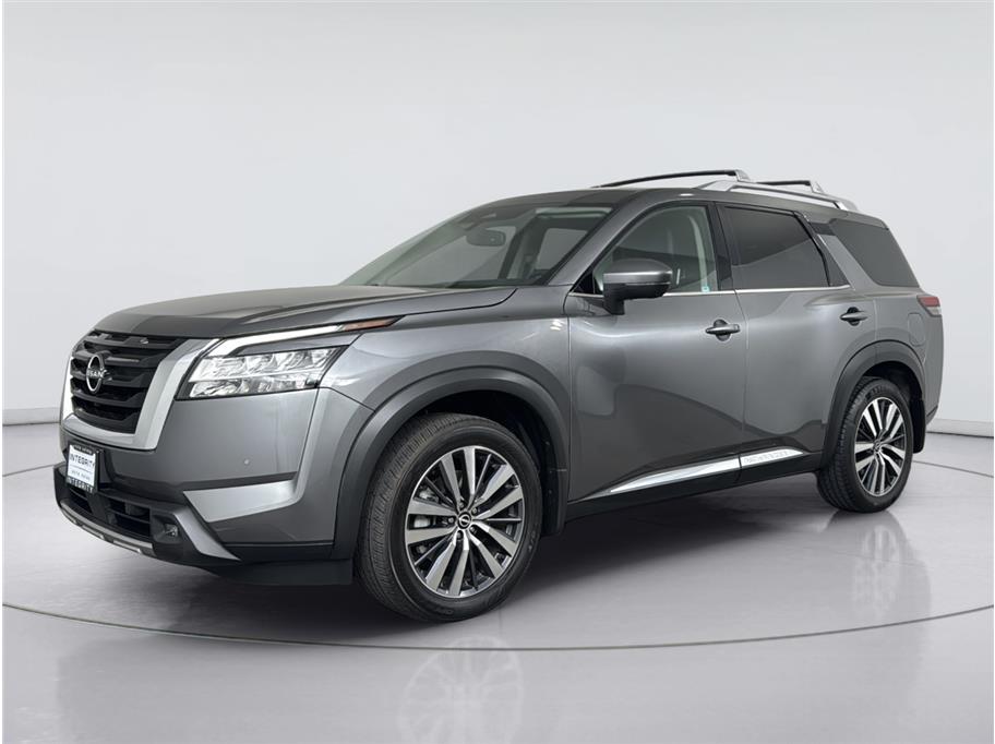2022 Nissan Pathfinder Platinum