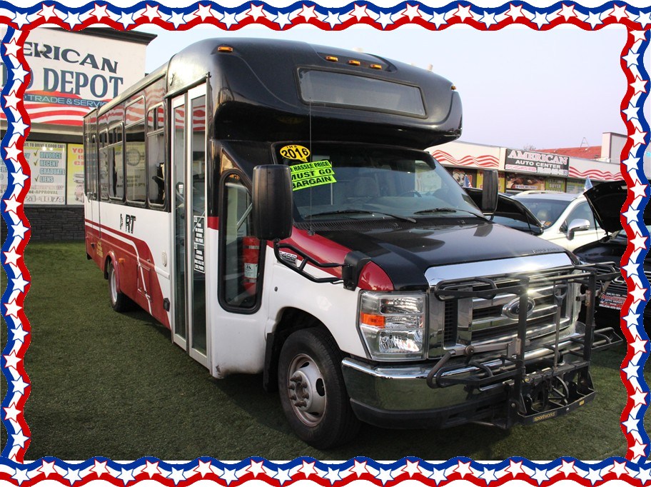 2016 Ford E450 Super Duty Cutaway Mini Bus