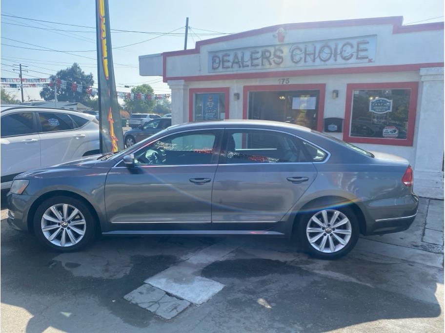 Gray 2013 Volkswagen Passat Sedan Front-Wheel Drive 6-Speed Automatic
