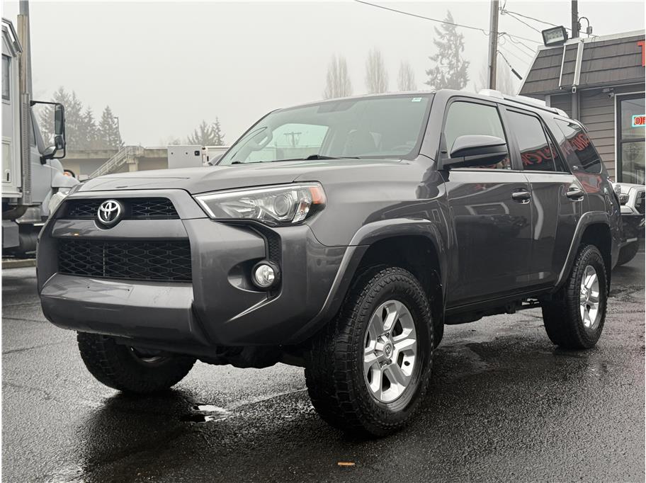 2016 Toyota 4Runner SR5's photo