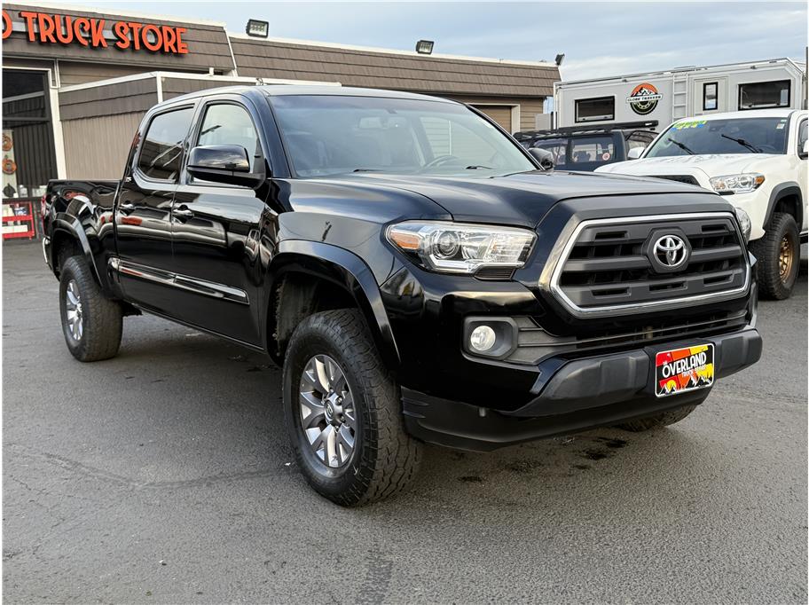 2017 Toyota Tacoma SR5's photo