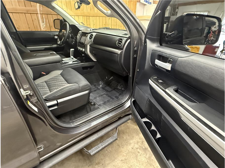 2019 Toyota Tundra SR5 - Photo 5