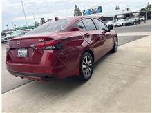 2024 Nissan Versa SV Sedan 4D Thumbnail 4