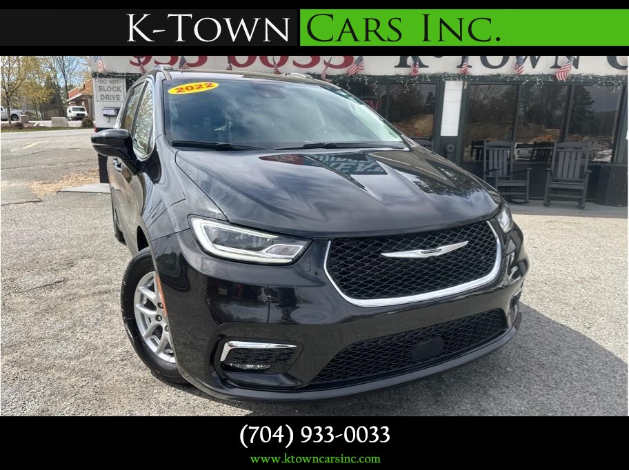 2022 Chrysler Pacifica Touring L Van 4D