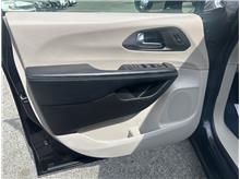 2022 Chrysler Pacifica Touring L Van 4D Thumbnail 12