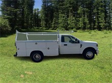2019 Ford F350 Super Duty Regular Cab & Chassis XL Cab & Chassis 2D Thumbnail 6