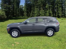2022 Jeep Grand Cherokee All New Laredo Sport Utility 4D Thumbnail 2