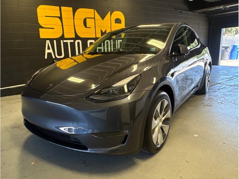 2023 Tesla Model Y Long Range Sport Utility 4D