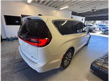 2023 Chrysler Pacifica Hybrid Touring L Van 4D Thumbnail 3