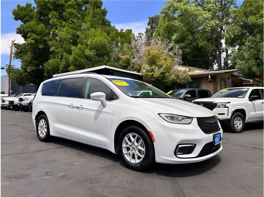 2022 Chrysler Pacifica Touring L Van 4D