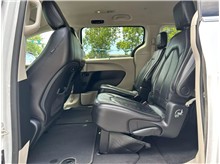 2022 Chrysler Pacifica Touring L Van 4D Thumbnail 11