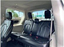 2022 Chrysler Pacifica Touring L Van 4D Thumbnail 12