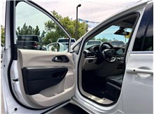 2022 Chrysler Pacifica Touring L Van 4D Thumbnail 9