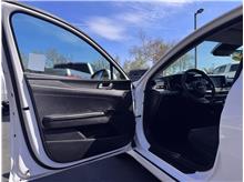 2022 Kia K5 LXS Sedan 4D Thumbnail 9