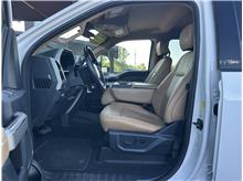 2022 Ford F250 Super Duty Crew Cab Lariat Pickup 4D 6 3/4 ft Thumbnail 10