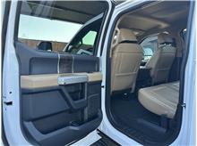 2022 Ford F250 Super Duty Crew Cab Lariat Pickup 4D 6 3/4 ft Thumbnail 11