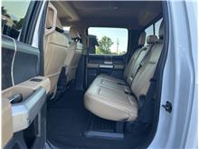 2022 Ford F250 Super Duty Crew Cab Lariat Pickup 4D 6 3/4 ft Thumbnail 12