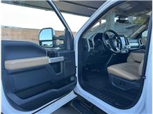 2022 Ford F250 Super Duty Crew Cab Lariat Pickup 4D 6 3/4 ft Thumbnail 9