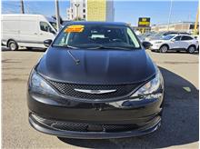 2023 Chrysler Voyager LX Van 4D Thumbnail 2