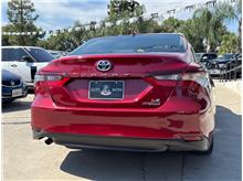 2022 Toyota Camry Hybrid LE Sedan 4D Thumbnail 3