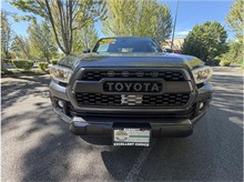 2019 Toyota Tacoma Double Cab TRD Off-Road Pickup 4D 5 ft Thumbnail 2