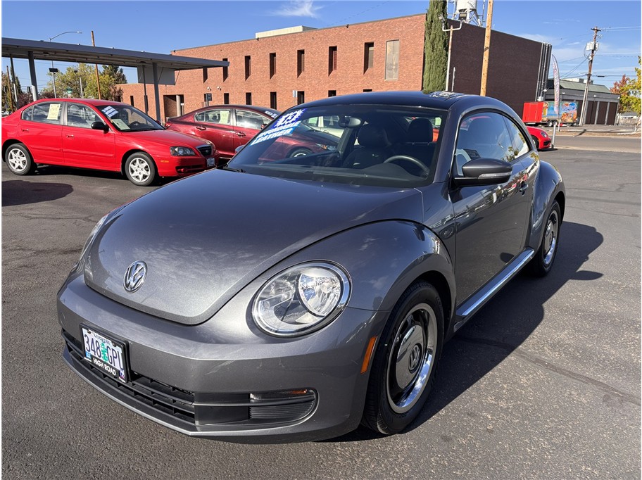 2013 Volkswagen Beetle 2.5L Hatchback 2D