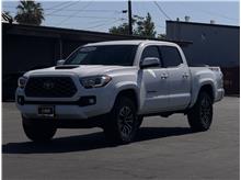 2023 Toyota Tacoma Double Cab TRD Sport Pickup 4D 5 ft Thumbnail 3