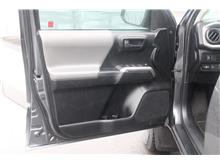 2022 Toyota Tacoma Double Cab SR5 Pickup 4D 5 ft Thumbnail 7