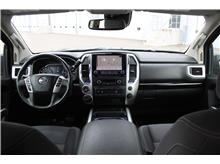 2021 Nissan Titan Crew Cab SV Pickup 4D 5 1/2 ft Thumbnail 10