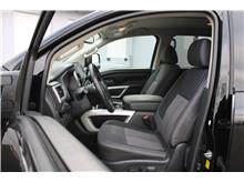 2021 Nissan Titan Crew Cab SV Pickup 4D 5 1/2 ft Thumbnail 8