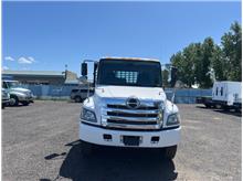 2019 Hino Conventional Type Truck 26 foot flatbed with lift gate Thumbnail 8