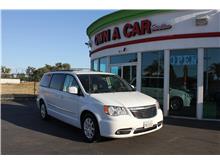 2016 Chrysler Town & Country Touring Minivan 4D
