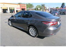 2018 Toyota Camry LE Sedan 4D Thumbnail 4