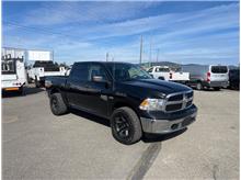 2022 Ram 1500 Classic Crew Cab SLT Pickup 4D 5 1/2 ft Thumbnail 7