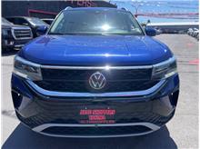 2024 Volkswagen Taos SE Sport Utility 4D Thumbnail 2
