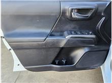 2021 Toyota Tacoma Double Cab TRD Off-Road Pickup 4D 5 ft Thumbnail 10