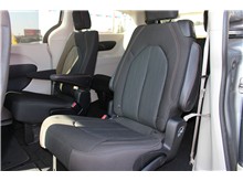 2020 Chrysler Pacifica Touring Minivan 4D Thumbnail 10