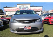 2020 Chrysler Pacifica Touring Minivan 4D Thumbnail 2