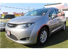 2020 Chrysler Pacifica Touring Minivan 4D Thumbnail 3