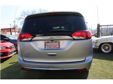 2020 Chrysler Pacifica Touring Minivan 4D Thumbnail 6